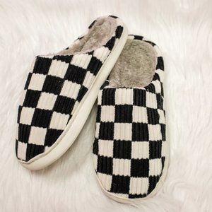 NWT Checkered Fuzzy Slippers - BLACK